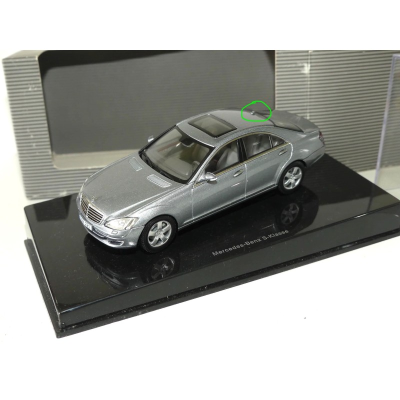 MERCEDES CLASSE S W221 Gris AUTOART 1:43 imperfection