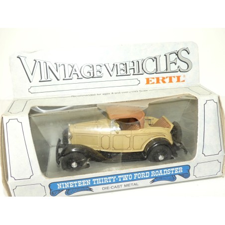 FORD ROADSTER 1932 ERTL VINTAGE VEHICULE 1:43