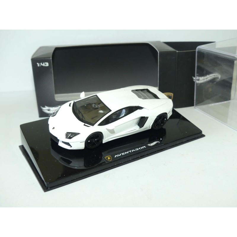 LAMBORGHINI AVENTADOR Blanc HOTWHEELS ELITE 1:43