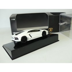 LAMBORGHINI AVENTADOR Blanc HOTWHEELS ELITE 1:43