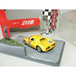 FERRARI 250 LM N°26 LE MANS 1965 BEST 9606 1:43 DIORAMA