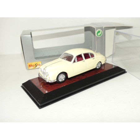 JAGUAR MKII Beige MAISTO 1:43