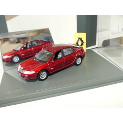 RENAULT LAGUNA II DYNAMIQUE Phase 1 B.74 Bordeaux UNIVERSAL HOBBIES 1:43