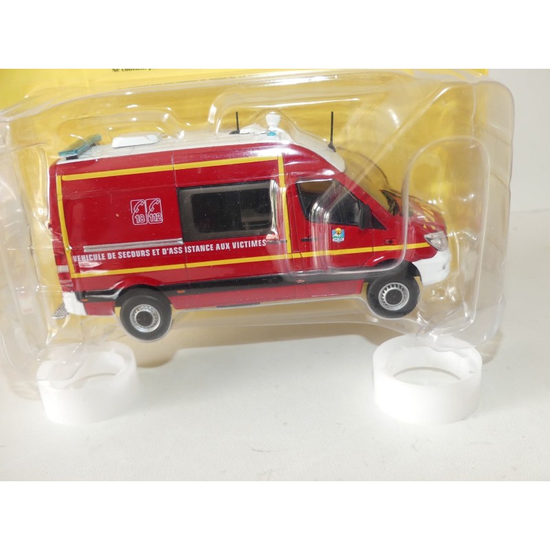 MERCEDES SPRINTER 4x4 VSAV BSE SP de l'Ariège AMBULANCE POMPIERS IXO PRESSE N°05 1:43 blister