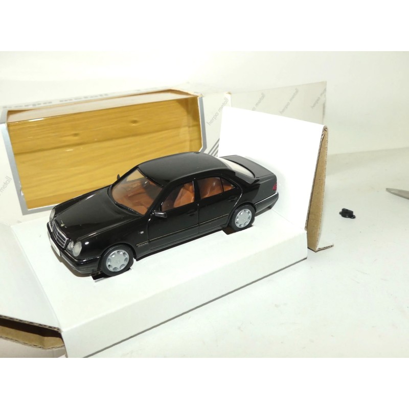 MERCEDES CLASSE E 280 1995 Noir HERPA 1:43