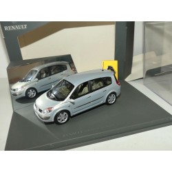 RENAULT GRAND SCENIC 2004 Gris Bleuté UNIVERSAL HOBBIES 1:43