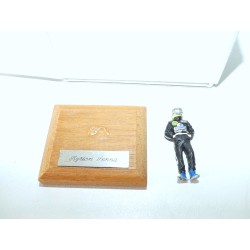 FIGURINE PILOTE F1 A. SENNA SUR LOTUS socle bois 1:43 figurine metal peint