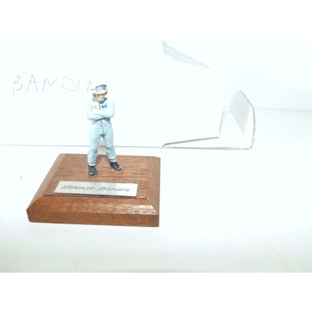 FIGURINE PILOTE F1 L. BANDINI socle bois 1:43 figurine metal peint