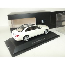 MERCEDES CLASSE E W213 Blanc KYOSHO 1:43