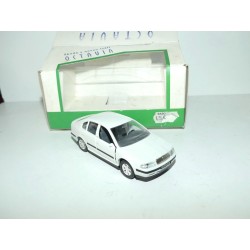 SKODA OCTAVIA I Blanc KADEN...