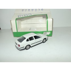 SKODA OCTAVIA I Blanc KADEN 1:43