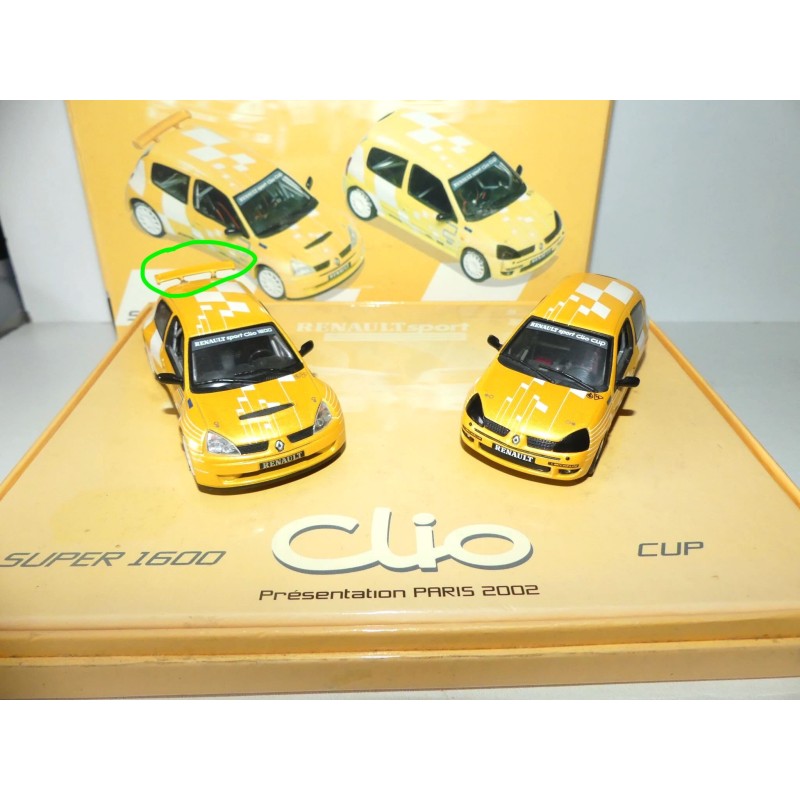 RENAULT CLIO SUPER 1600 et CUP PRESENTATION PARIS 2002 COFFRET UNIVERSAL HOBBIES 1:43 imperfection