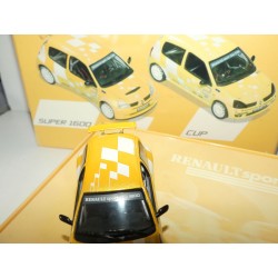 RENAULT CLIO SUPER 1600 et CUP PRESENTATION PARIS 2002 COFFRET UNIVERSAL HOBBIES 1:43 imperfection