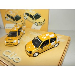 RENAULT CLIO SUPER 1600 et CUP PRESENTATION PARIS 2002 COFFRET UNIVERSAL HOBBIES 1:43 imperfection