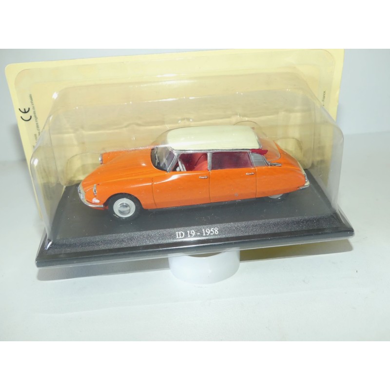 CITROEN DS 19 1958 Orange UNIVERSAL HOBBIES 1:43 blister