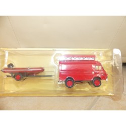 CAMION POMPIERS NÂ°082 SAVIEM TP3 avec canot IXO PRESSE 1:43