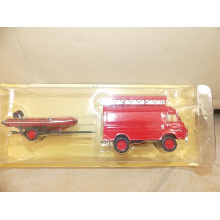 CAMION POMPIERS NÂ°082 SAVIEM TP3 avec canot IXO PRESSE 1:43