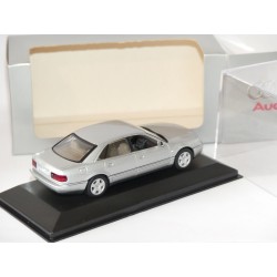 AUDI A8 D2 Phase 1 Gris Clair  MINICHAMPS 1:43