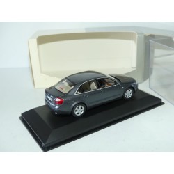 AUDI A4 B6 3.0 Gris FoncÃ© MINICHAMPS 1:43