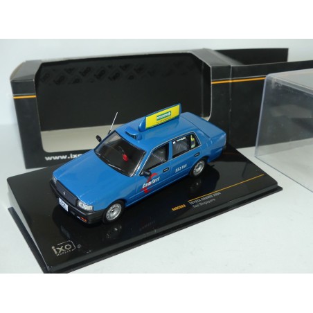 TOYOTA CROWN 2004 TAXI SINGAPORE IXO MOC083 1:43