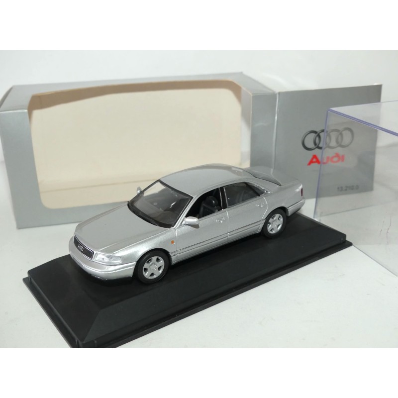 AUDI A8 D2 Phase 1 Gris Clair MINICHAMPS 1:43