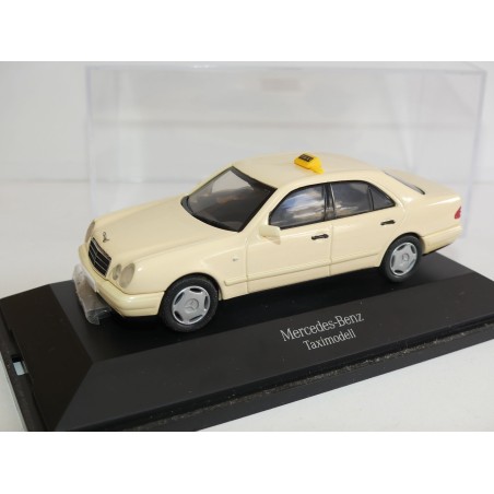 MERCEDES CLASSE E 220 Type 210 TAXI HERPA 1:43