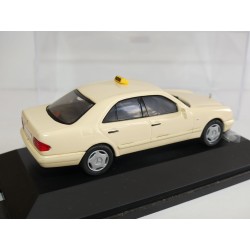 MERCEDES CLASSE E 220 Type 210 TAXI HERPA 1:43